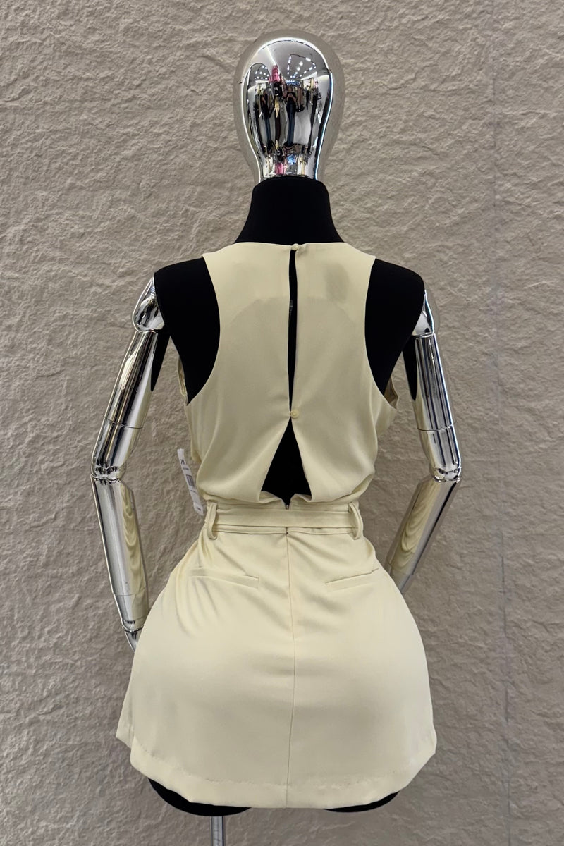 Vestido Corto Con Cinto Amarillo
