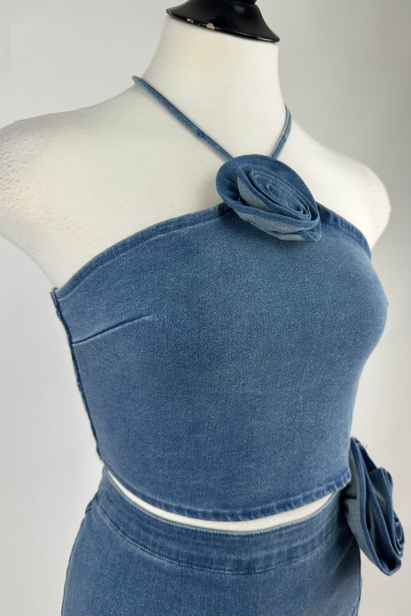 Crop Top Denim Halter con App de Flor