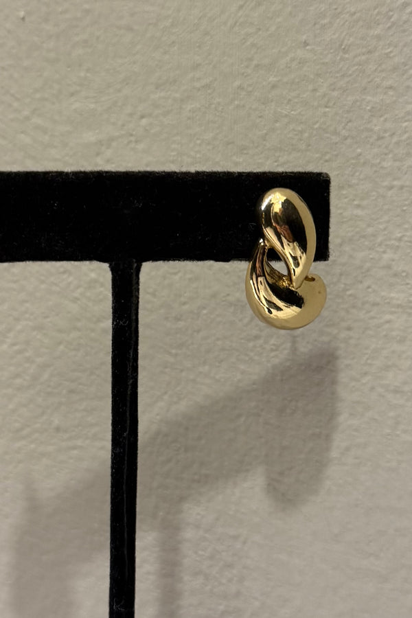 Aretes  Abstract