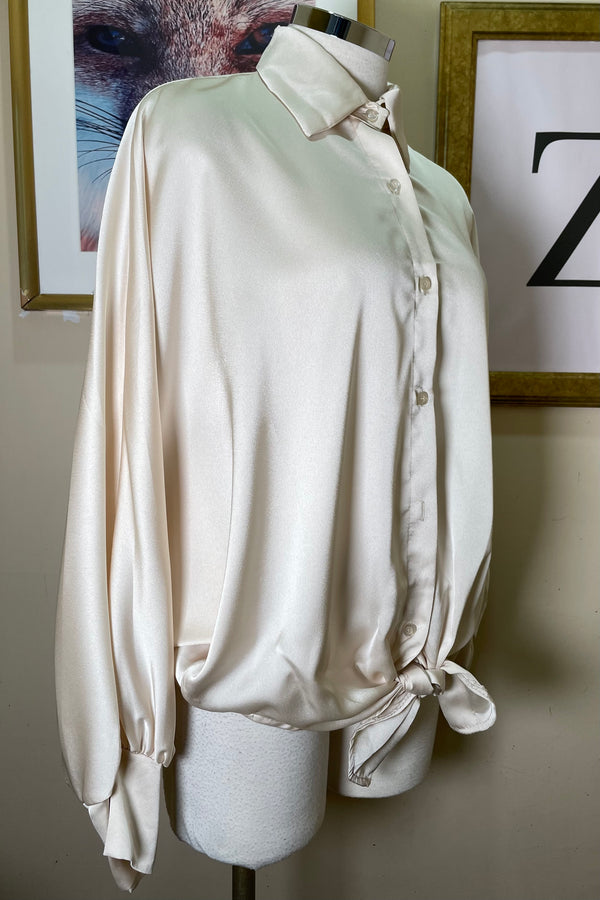 Camisa Satinada Beige Con Nudo