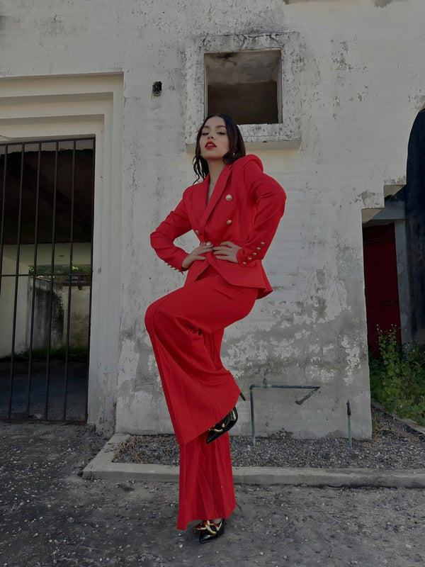 Blazer Rojo Con Boton Dorado