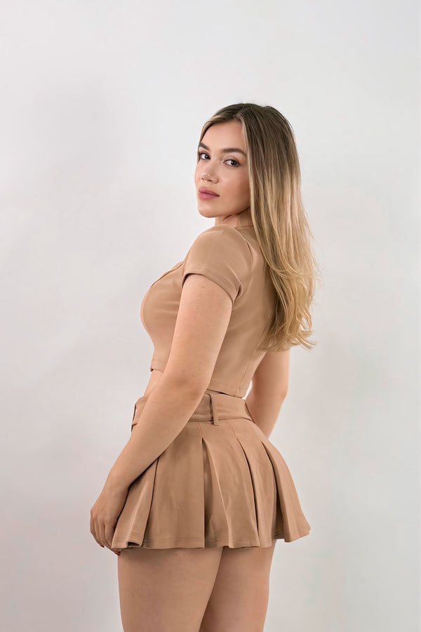 Set Top de Botones y Falda con Hebilla Camel