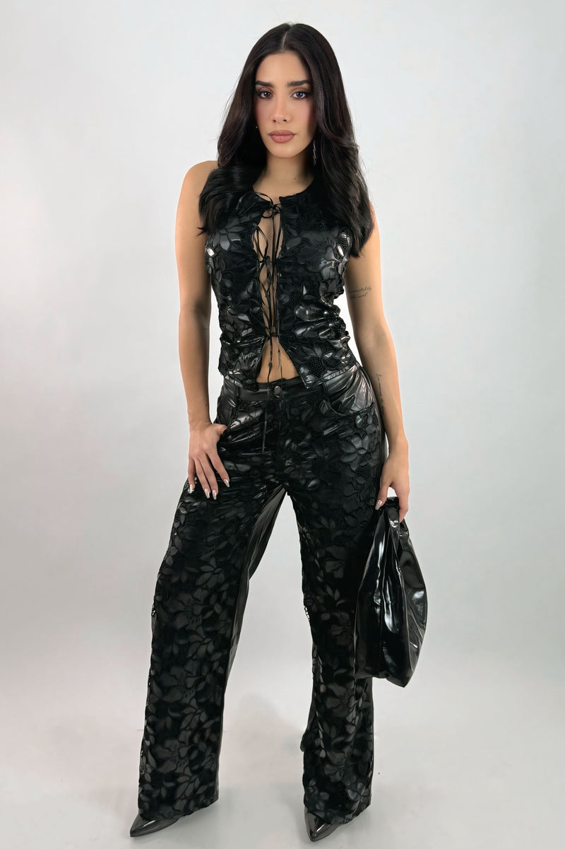 Set Chaleco y Pantalon Floreado Vinipiel Negro