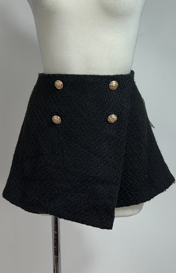 Short Falda Negro Con Botones Dorado