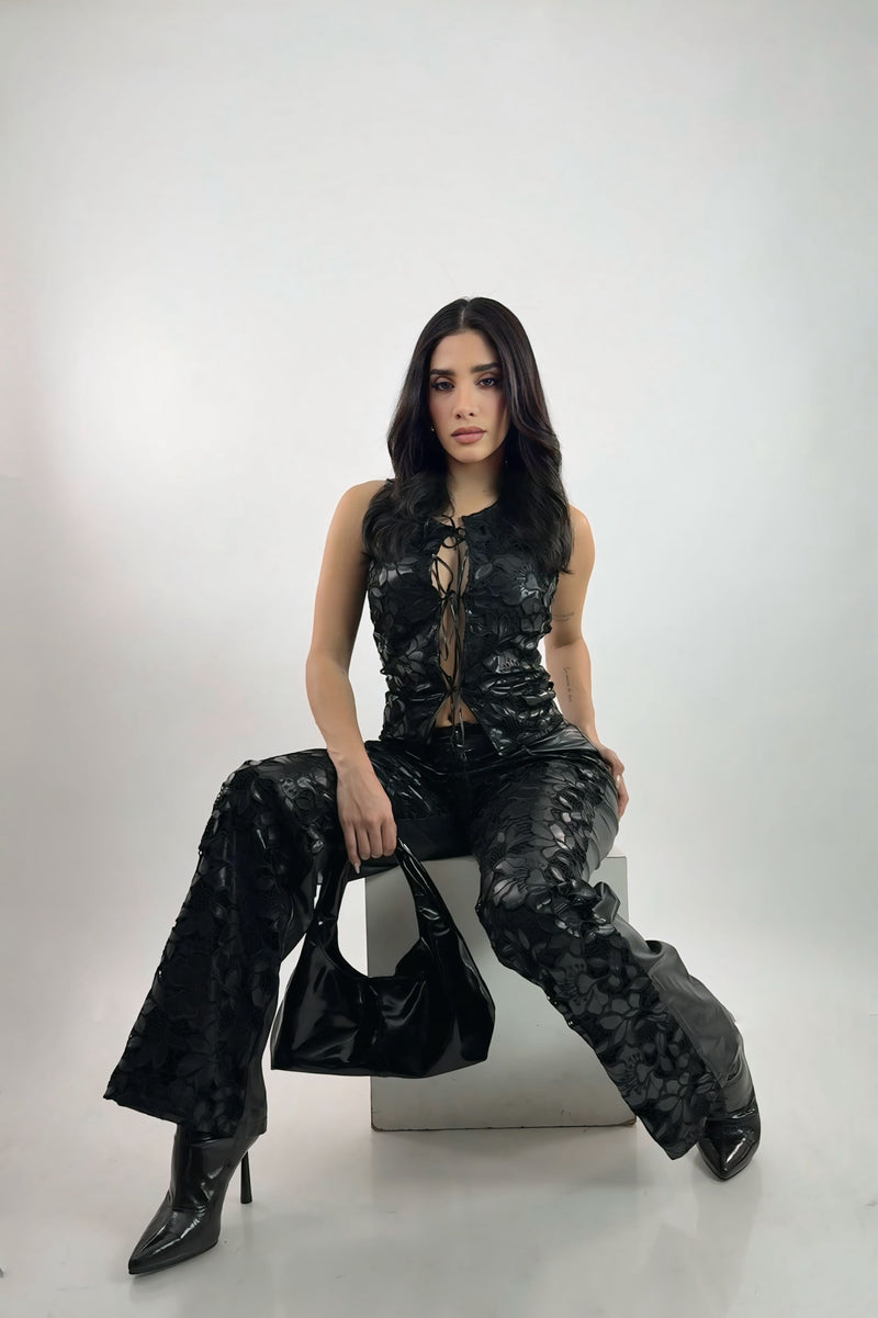 Set Chaleco y Pantalon Floreado Vinipiel Negro