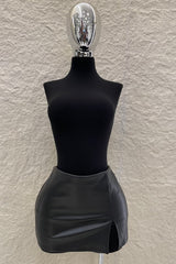 Falda Corta Vinipiel Negro