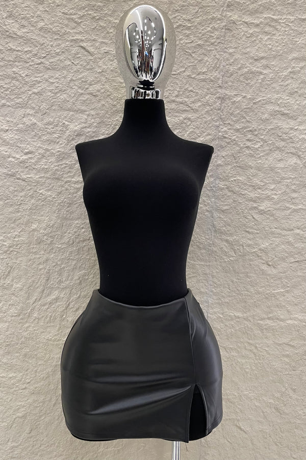 Falda Corta Vinipiel Negro