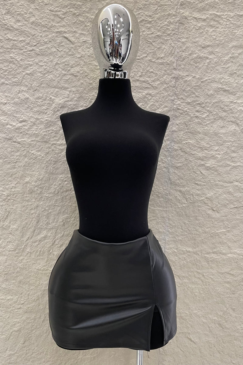 Falda Corta Vinipiel Negro