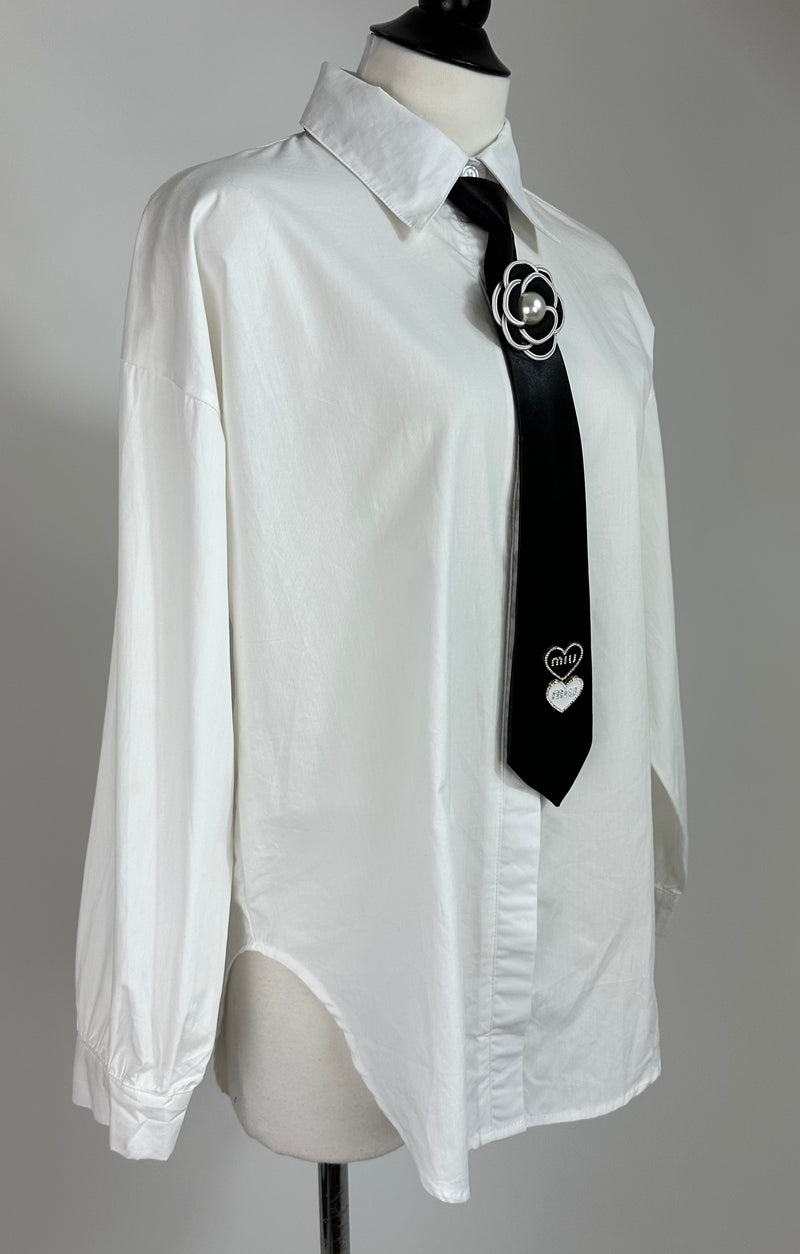 Camisa Blanca Oversize Corbata Dupe Channel