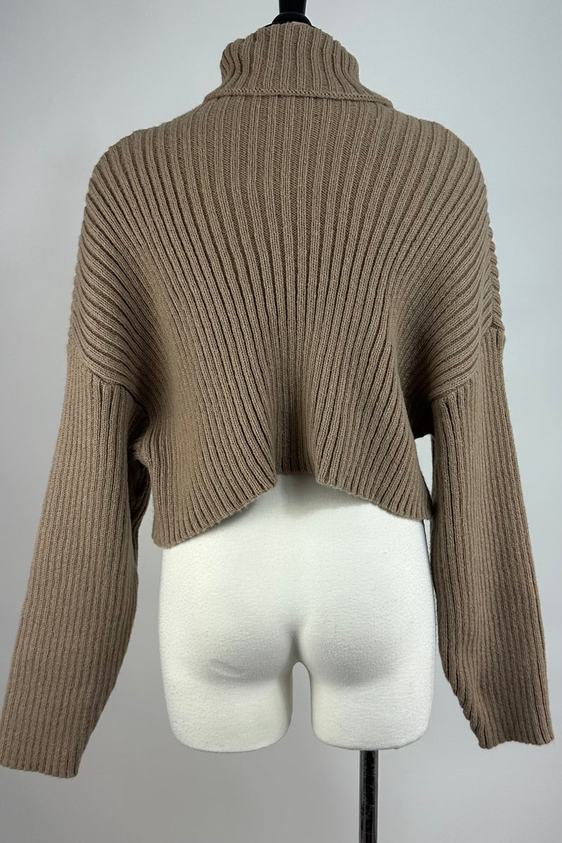 Sweater Corto Cuello Alto Beige