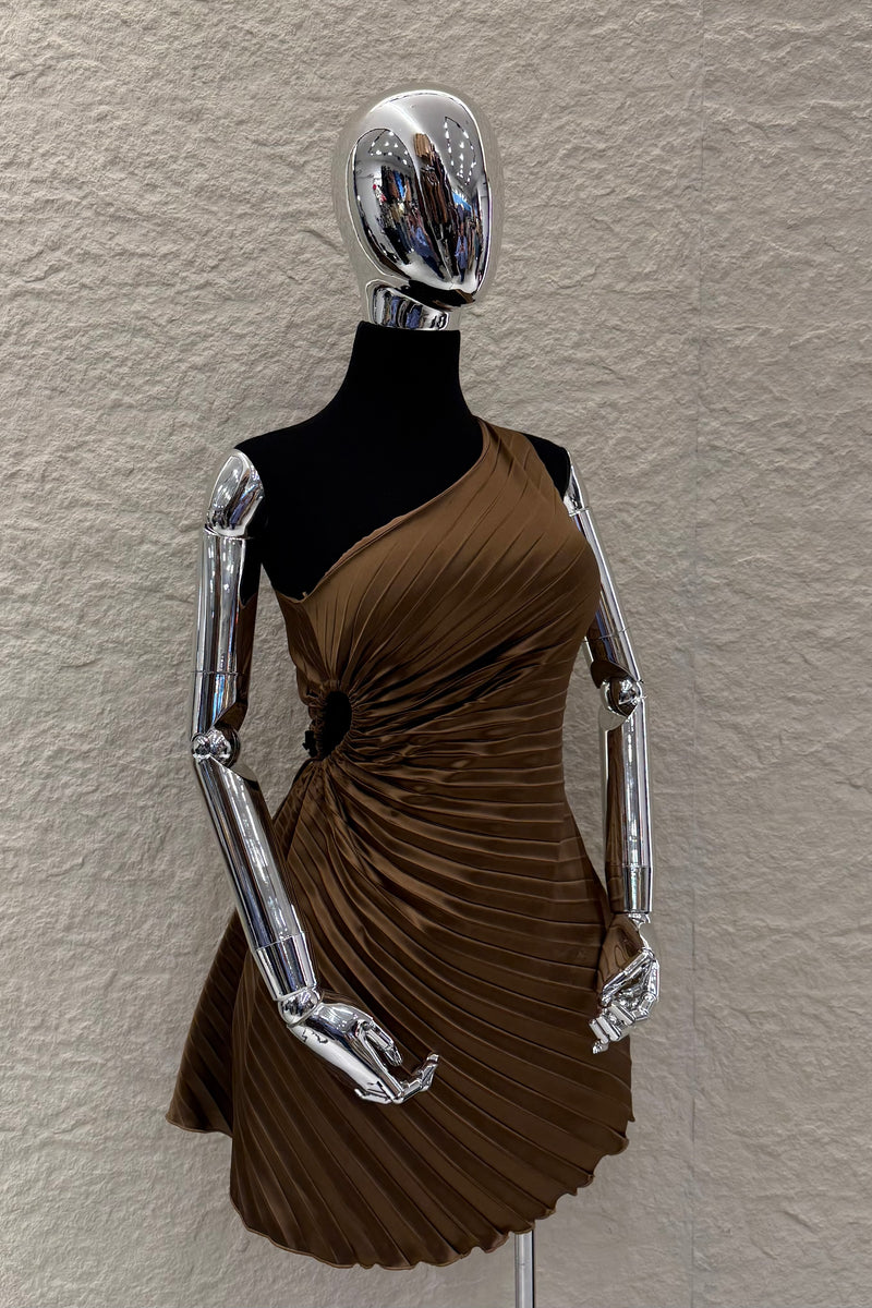 Vestido One Soulder Plisado Cafe