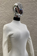 Vestido Manga Larga Cuello Tortuga Crema