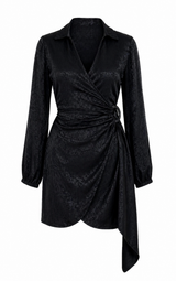 Vestido Negro Con Agarro en Cintura