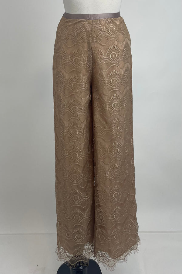 Pantalón Beige Acampanado De Encaje