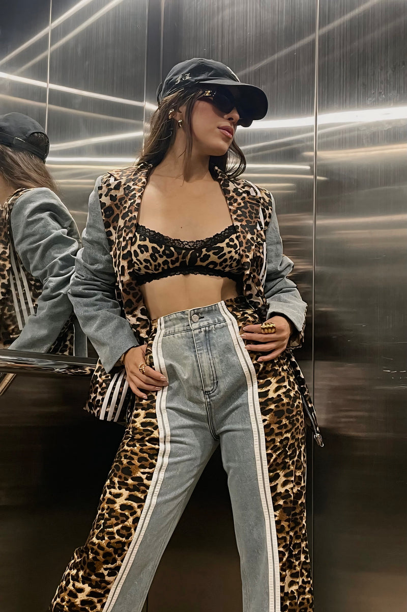 Pantalon con Animal Print Denim