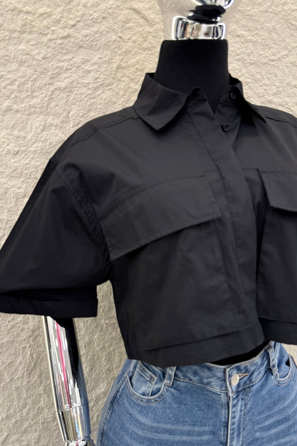 Camisa Corta App de Bolsas Negra