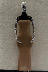 Vestido Rhinestone Escote Corrugado Camel