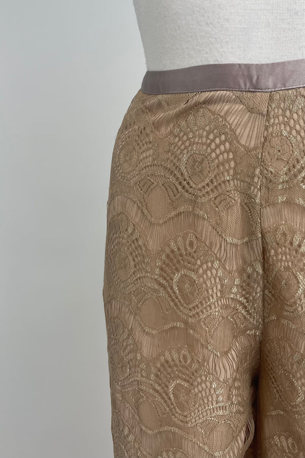 Pantalón Beige Acampanado De Encaje