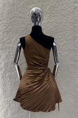Vestido One Soulder Plisado Cafe