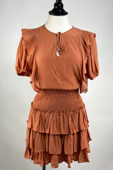 Vestido naranja con olanes