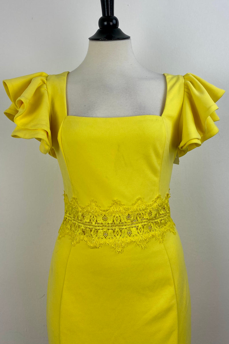 Vestido Amarillo De Encaje Con Mangas