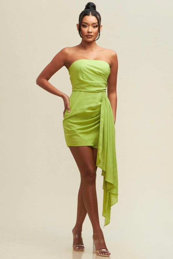 Vestido Corto Strapple con Tela Larga Verde