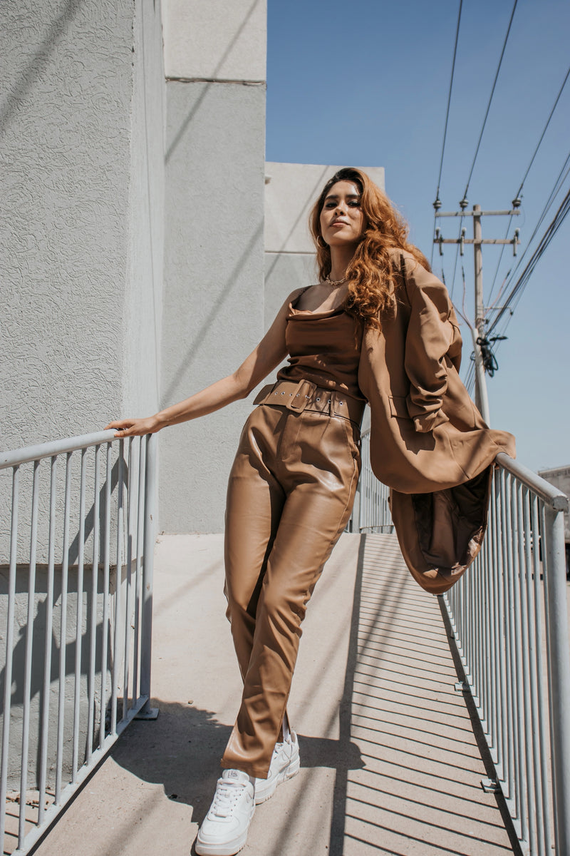 Kalinga Ashok Outfits Con Leggins De Piel Cómo Combinar Leggins